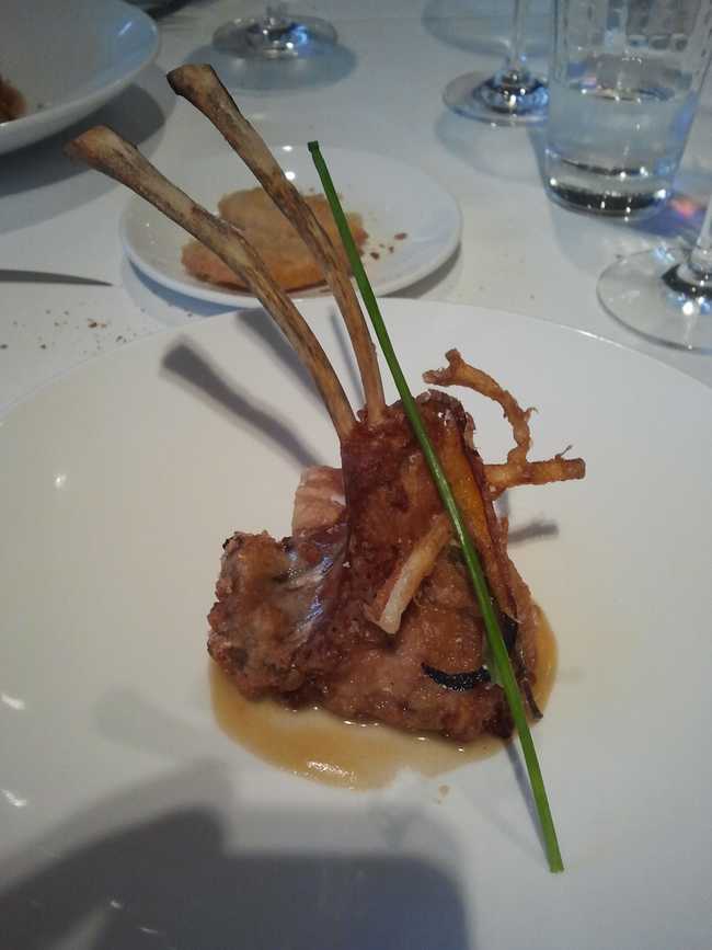 Solana Cordero lechal asado y terminado frito en tempura